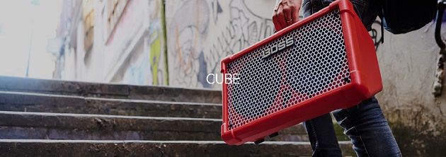  Une évolution du CUBE classique pour une polyvalence maximale  Depuis plus de 40 ans, les amplis CUBE procurent des performances exceptionnelles aux musiciens de tous bords, proposant d'excellents sons et des fonctions pratiques dans un caisson facilement transportable. L'ampli guitare DUAL CUBE LX prolonge cette tradition en intégrant les plus récentes avancées de BOSS, afin de vous procurer une polyvalence sans égale. Ce puissant ampli guitare de bureau constitue l'élément ultime pour la pratique à la maison et les répétitions entre amis. Et grâce à sa généreuse connectique, il permet également de jouer sur scène, d'enregistrer, et bien d'autres choses. The Classic CUBE, Evolved for Maximum Flexibility  For over four decades, CUBE amplifiers have brought exceptional value to musicians everywhere, offering great sound and versatile features in portable, go-everywhere designs. The DUAL CUBE LX Guitar Amplifier carries on this long tradition, evolved with the latest BOSS advancements for unmatched flexibility. This desktop powerhouse is the ultimate guitar amp for home practice and jamming with friends. And with a generous array of connectivity options, its range extends to performing, recording, and many other applications.Standard Features      Ultra-portable stereo guitar amplifier with professional sound and features     Two custom-designed 4-inch speakers     10-watt stereo power amp (5 watts x 2)     Eight newly developed guitar amp types plus one mic preamp type     Seven onboard effects with deep editing via the DUAL CUBE LX Editor app     Stereo input mode with wide, immersive sound for modelers and stereo pedals     Three-band equalizer     Store amp and effects settings in 27 memories (3 memories for each amp type)     Powered via AC adaptor (included) or eight AA batteries     Stereo line output with mic’d cab emulation     Phones/Rec jack with support for an inline headphones microphone     USB audio for direct recording and livestreaming     Control jack for up to two external footswitches     i-CUBE Link/Aux In jack for audio playback     Selectable Loopback function for USB and i-CUBE Link/Aux In     Onboard looper (requires optional footswitch)     Connector for optional Bluetooth® Audio MIDI Dual Adaptor (BT-DUAL)